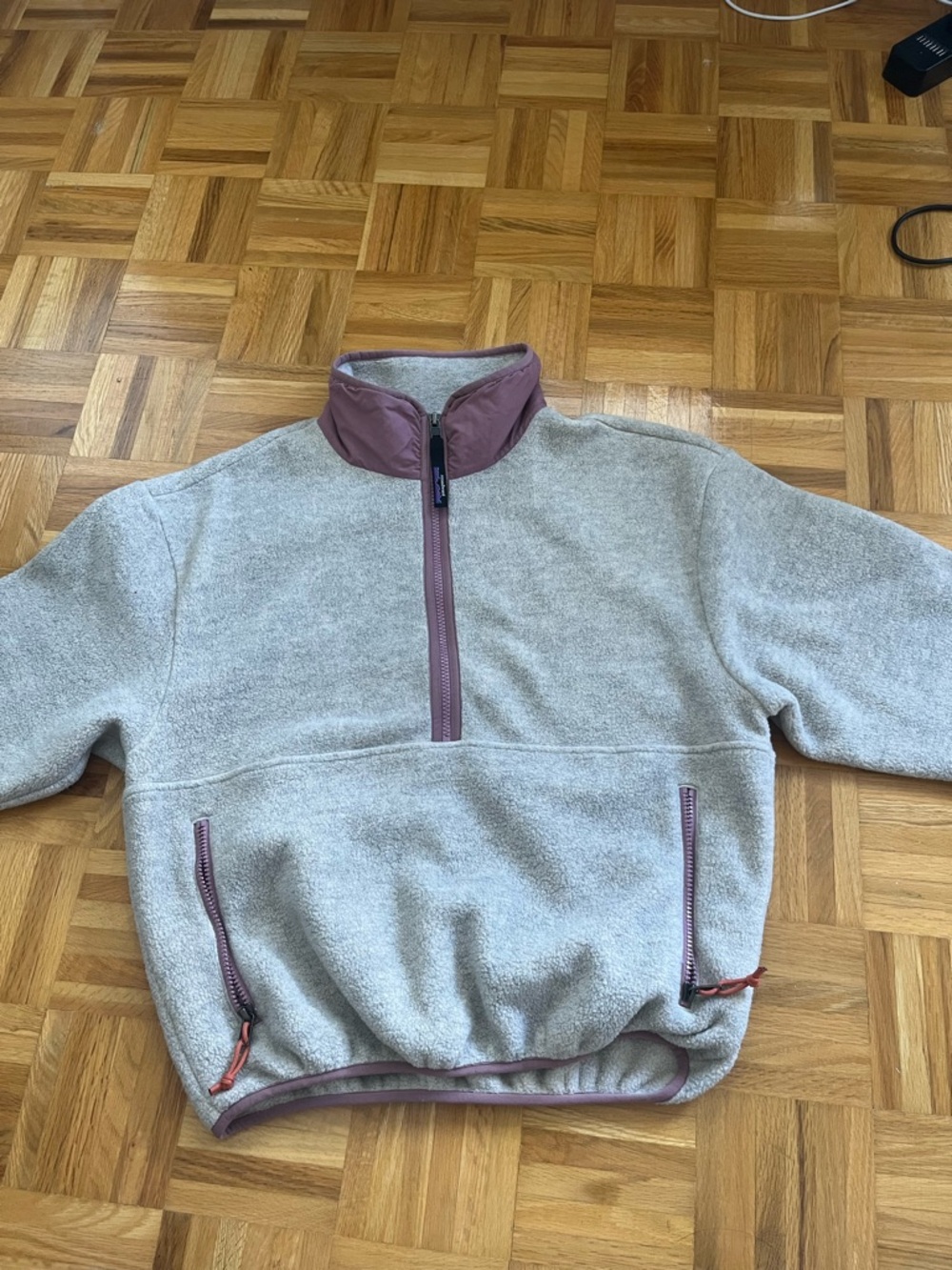 Patagonia Women Half-Zip Fleece Pullover in Light Gray with Plum Accents